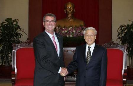 KPV-Generalsekretär Nguyen Phu Trong trifft US-Verteidigungsminister Carter